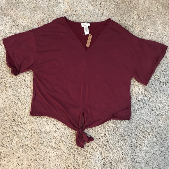 Short sleeve top with tie at the bottom - Picture 1 of 2